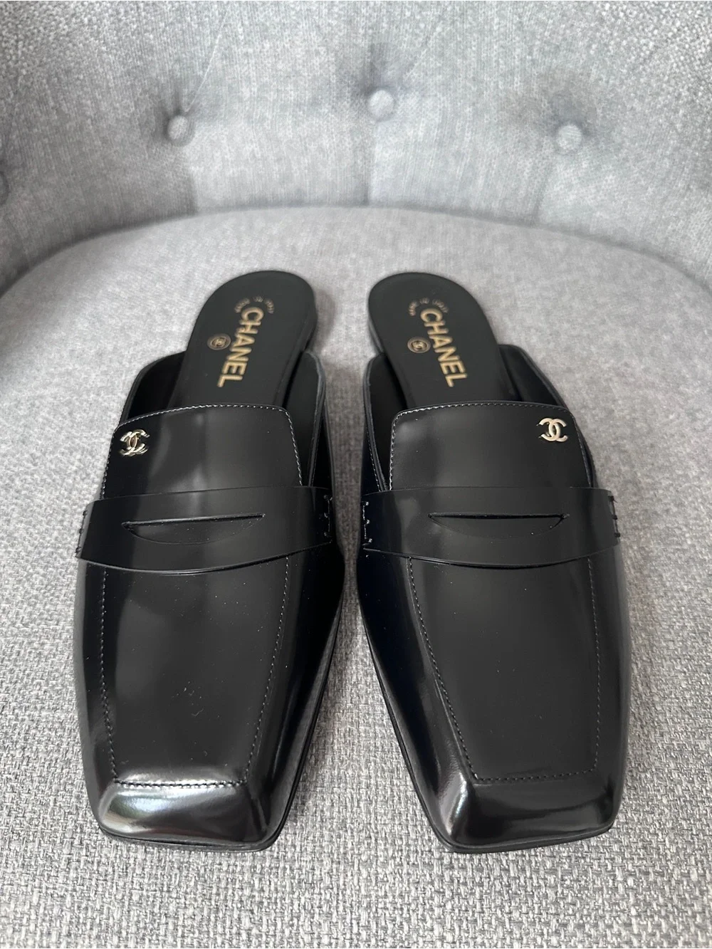 2026 CHANEL BLACK LEATHER SLIDES MULES HALF LOAFER SHOES GOLD CC LOGO 40.5 BLAZY